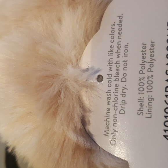 Soft Fuzzy lined light beige Babba Slippers Ladies shoe size 7-9 1/2 NWT - Picture 4 of 4